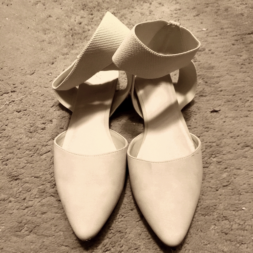 Vera Wang Flats